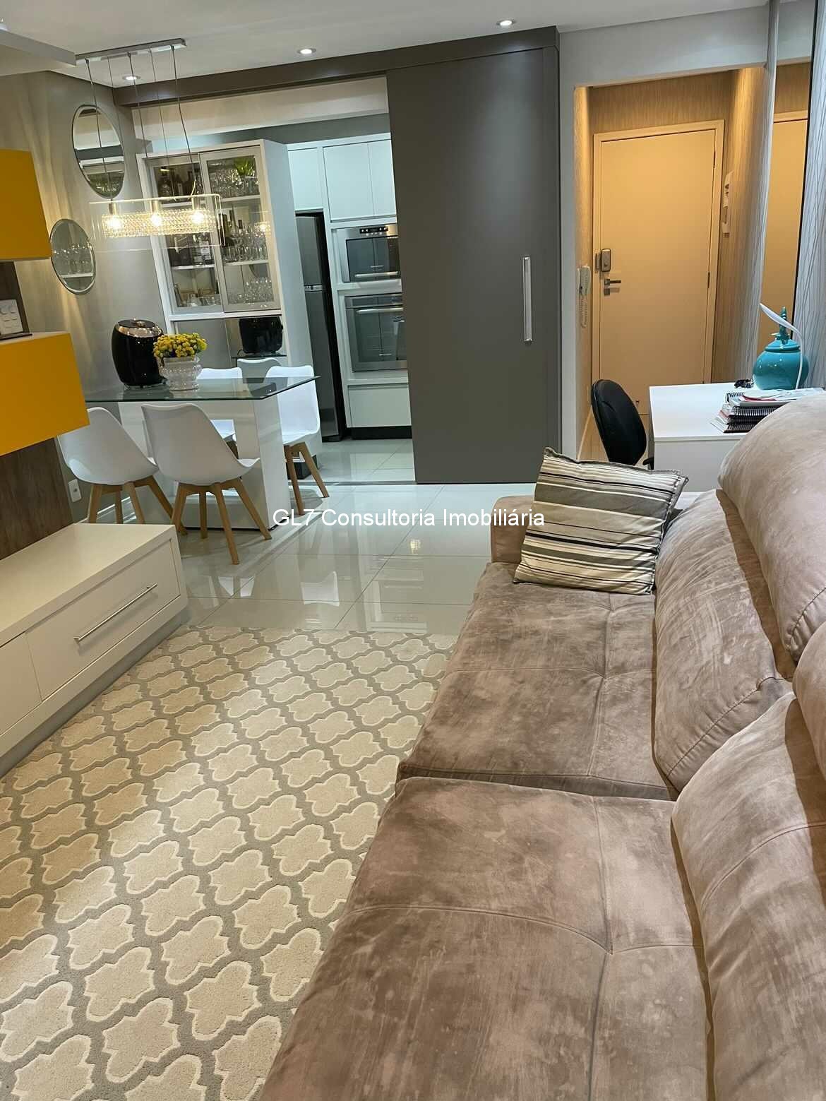 Apartamento à venda com 2 quartos, 70m² - Foto 1