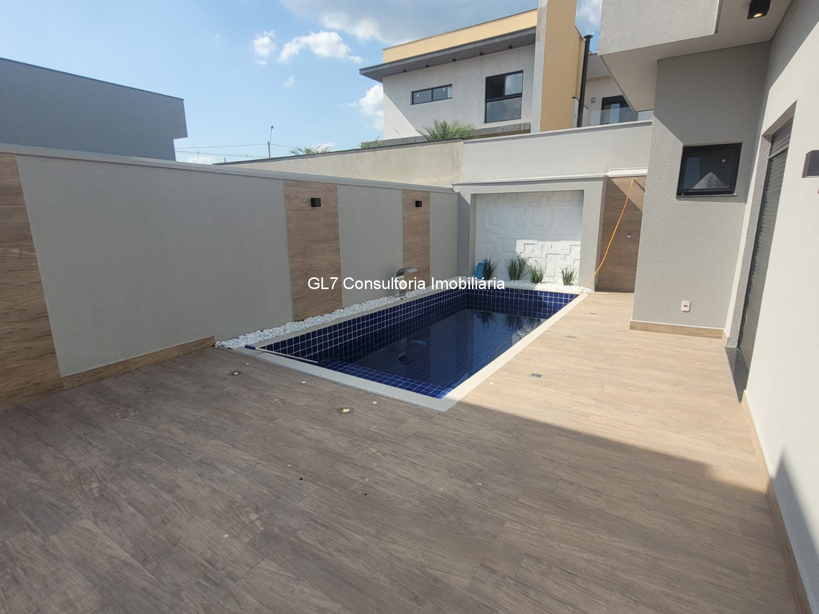 Casa à venda com 3 quartos, 189m² - Foto 1