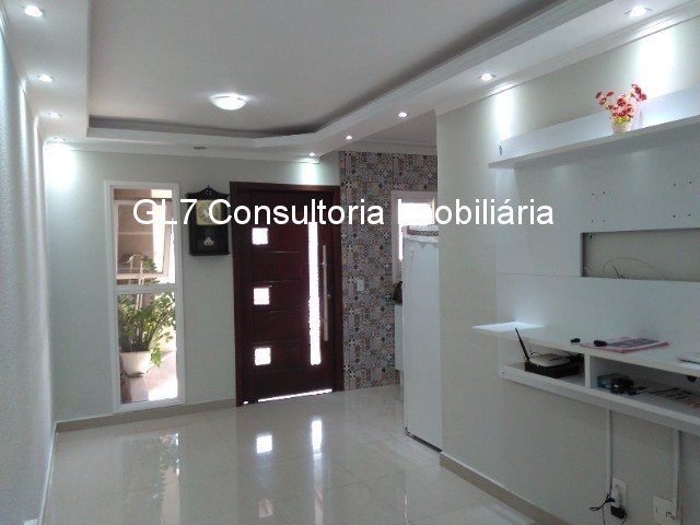 Casa à venda com 2 quartos, 70m² - Foto 1