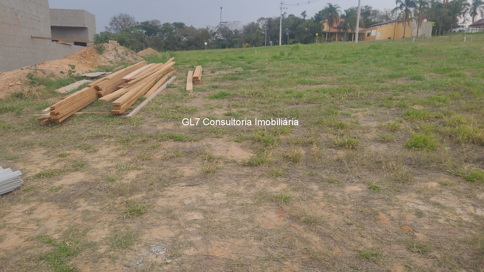 Terreno à venda, 300m² - Foto 1