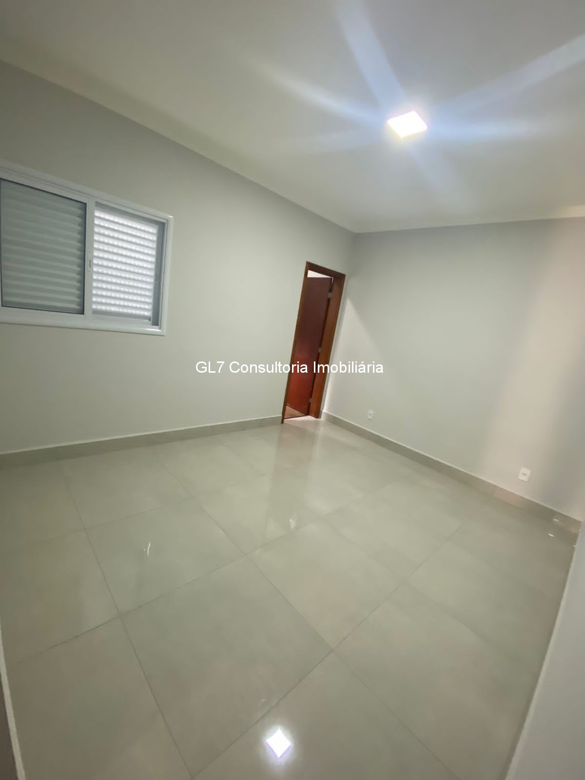 Casa à venda com 2 quartos, 100m² - Foto 4