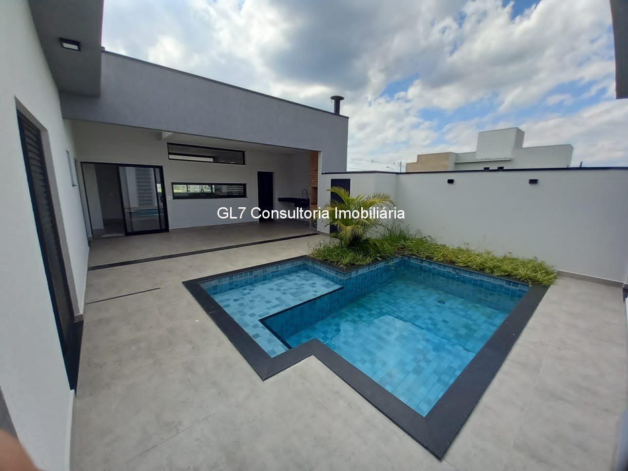 Casa à venda com 3 quartos, 106m² - Foto 1