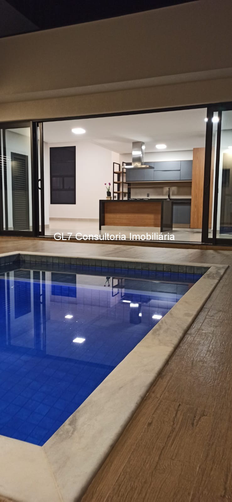 Casa à venda com 3 quartos, 109m² - Foto 1