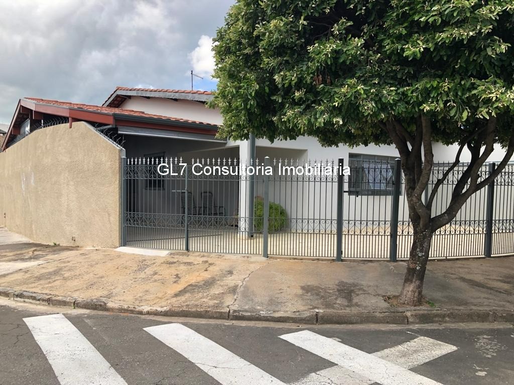 Casa à venda com 3 quartos, 252m² - Foto 1