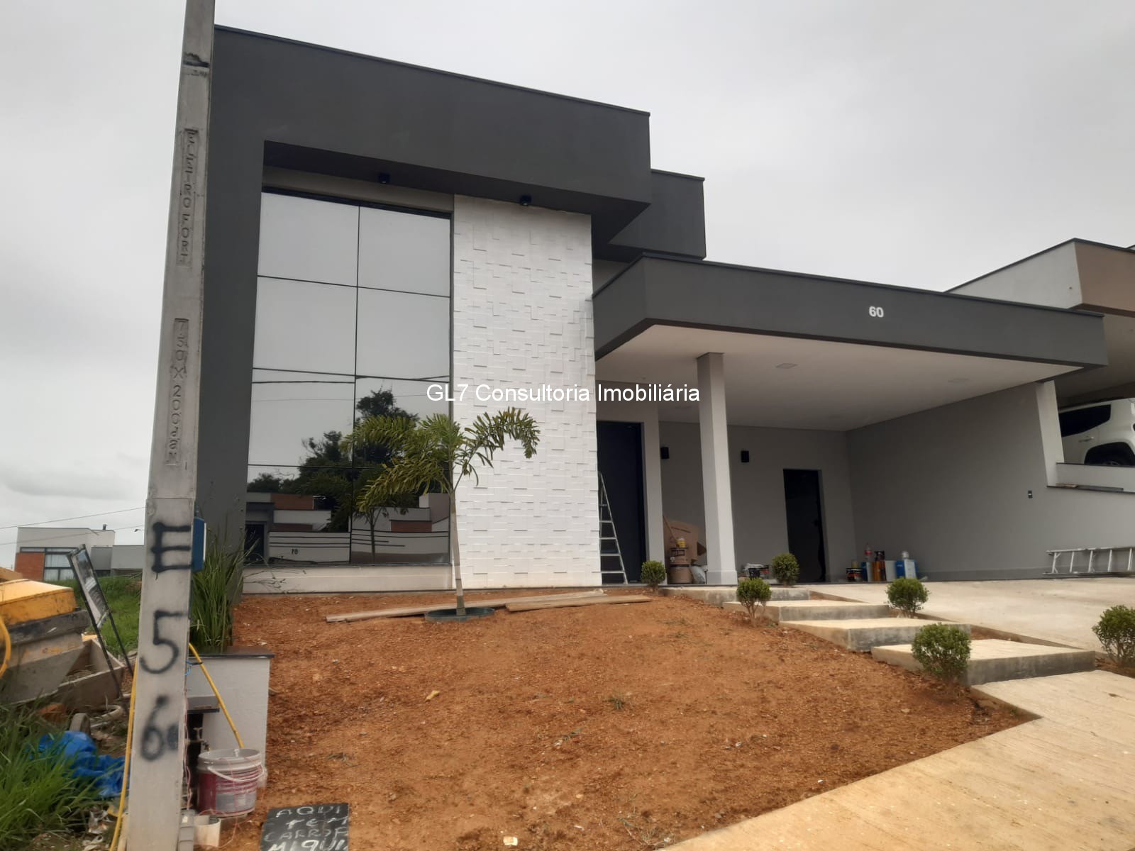 Casa à venda com 3 quartos, 106m² - Foto 1