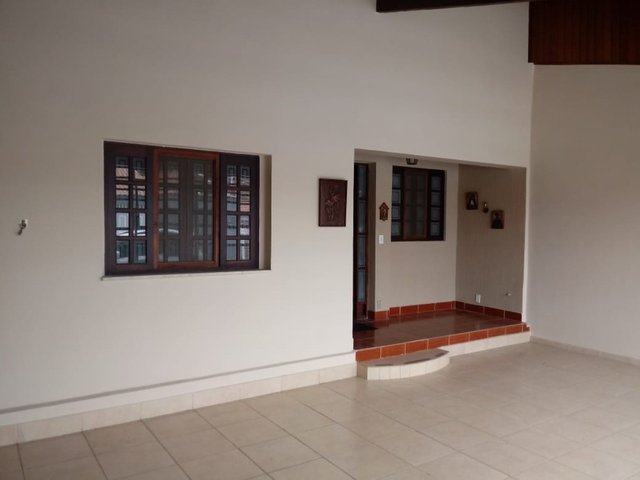 Casa à venda com 5 quartos, 210m² - Foto 2