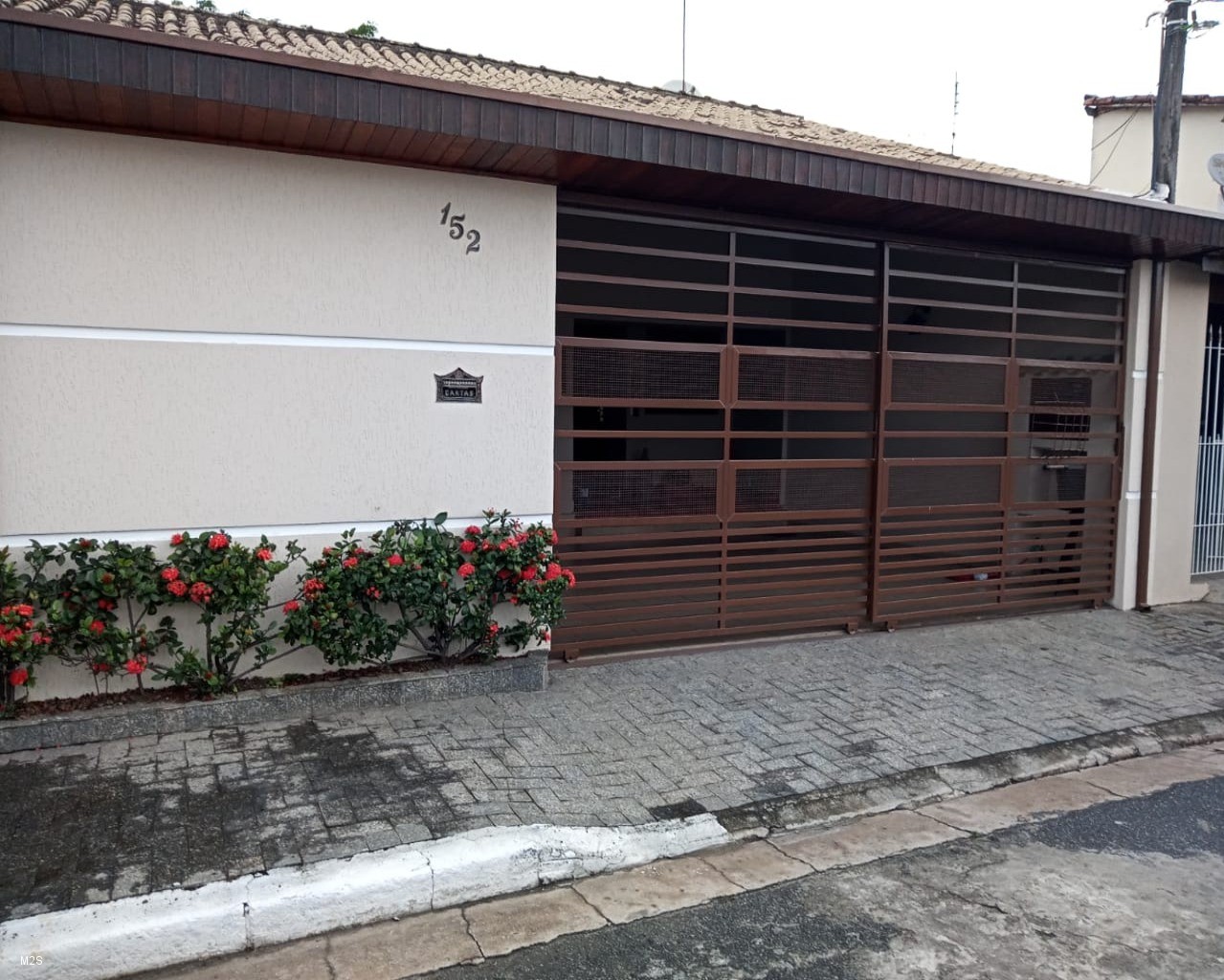 Casa à venda com 5 quartos, 210m² - Foto 1