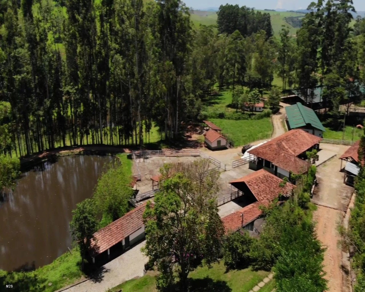 Fazenda à venda com 5 quartos, 131m² - Foto 4