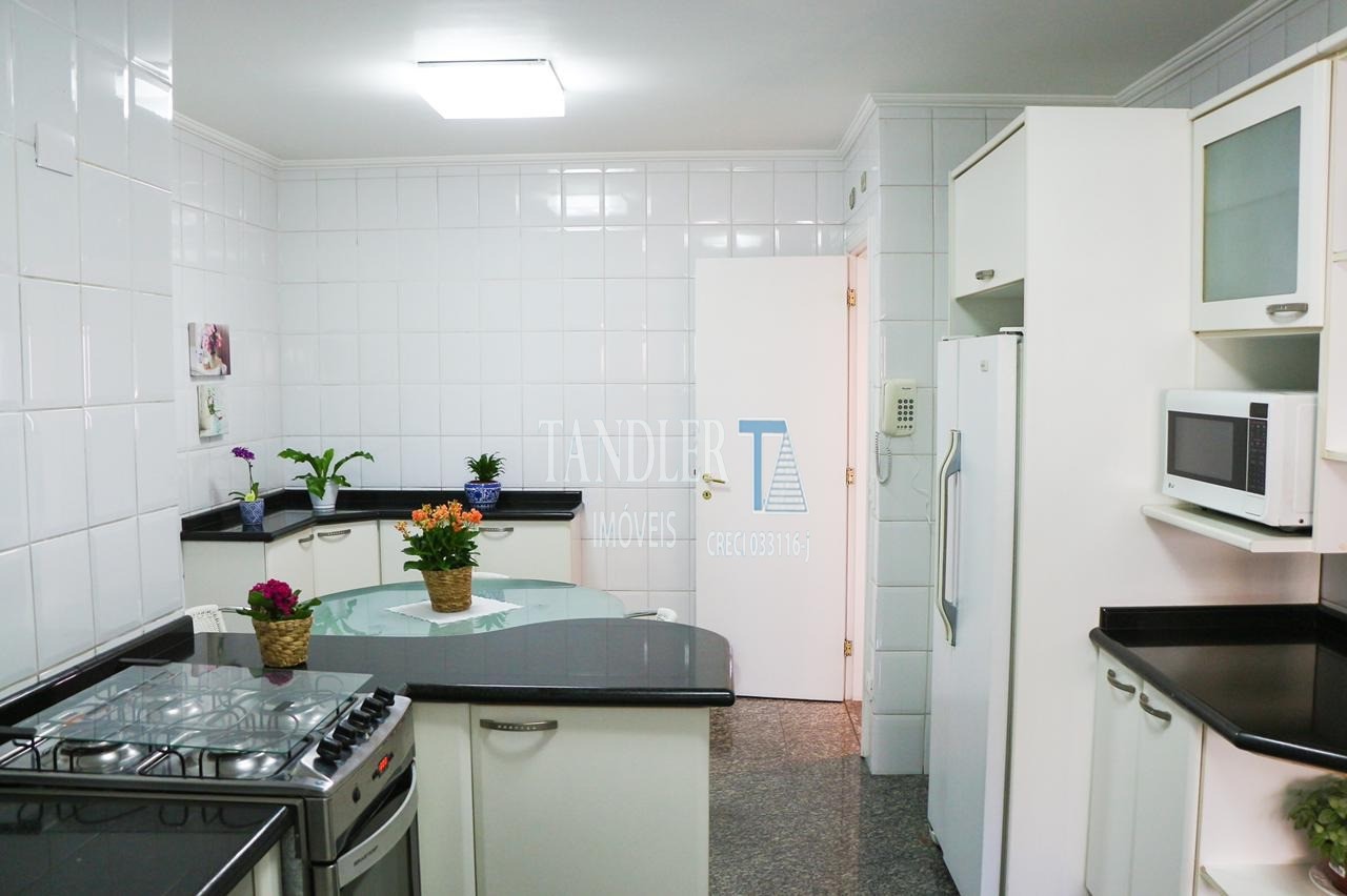 Apartamento à venda com 3 quartos, 137m² - Foto 8