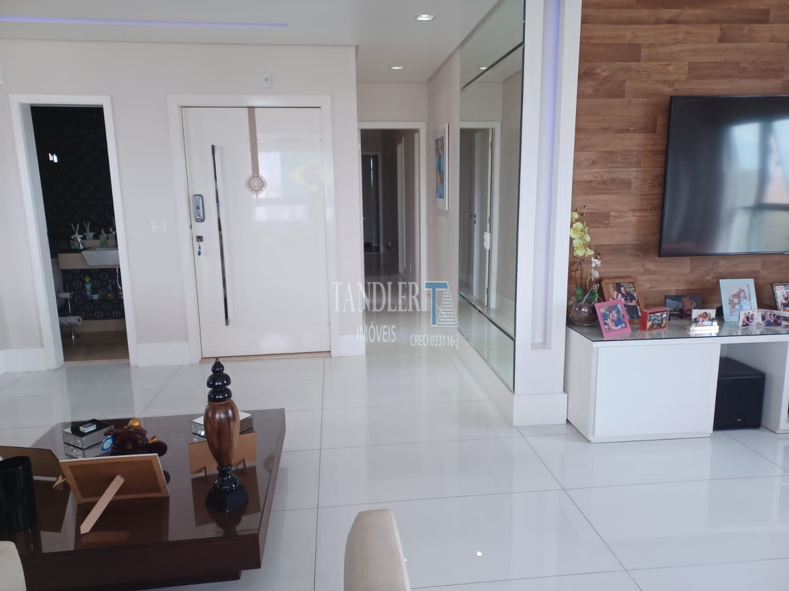 Apartamento à venda e aluguel com 4 quartos, 240m² - Foto 1