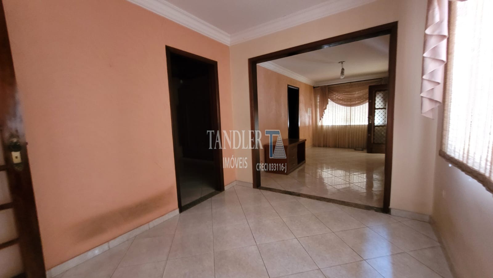 Casa à venda com 3 quartos, 180m² - Foto 1