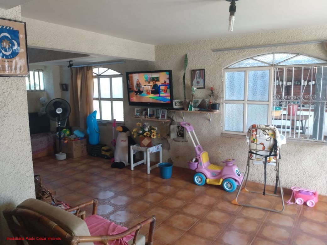 Casa à venda com 5 quartos, 220m² - Foto 8