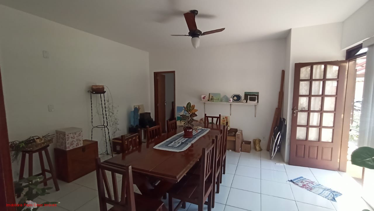 Casa à venda com 5 quartos, 212m² - Foto 11