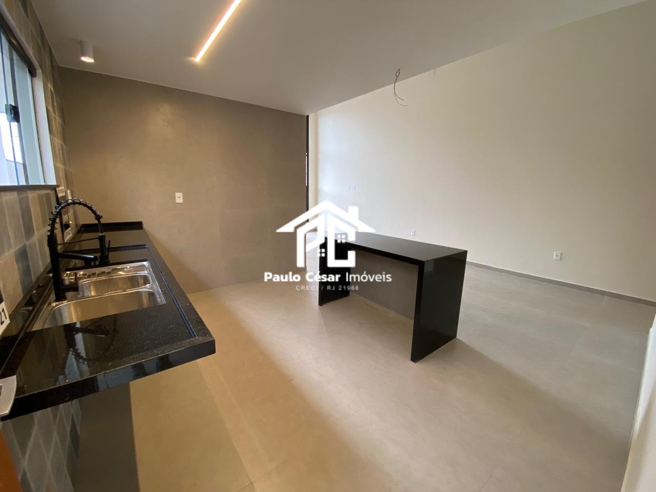 Casa à venda com 3 quartos, 225m² - Foto 3