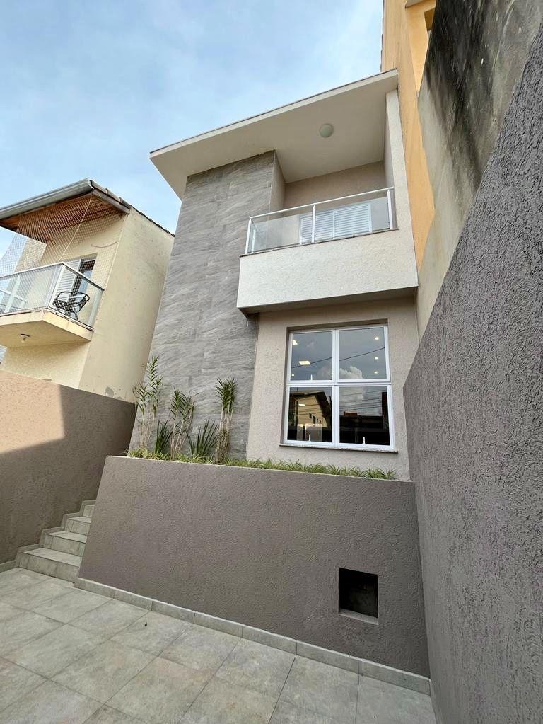Imperdível oportunidade! Casa à venda em Caieiras-SP, bairro Laranjeiras, 3 quartos, 1 suíte, 1 sala, 1 banheiro, 2 vagas, 140m². Confira já!