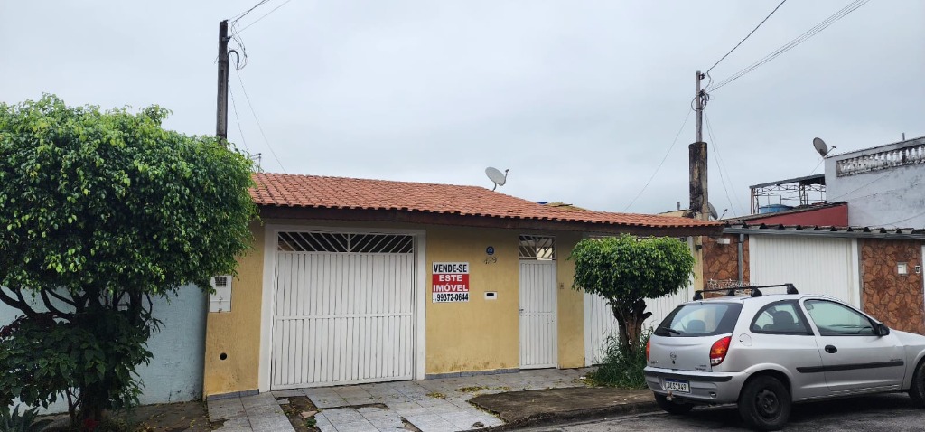 Espetacular Casa à Venda em Francisco Morato - Jardim Professor Francisco Morato: 3 Quartos, 2 Suítes, 2 Salas, 3 Banheiros, 4 Vagas, 190m².