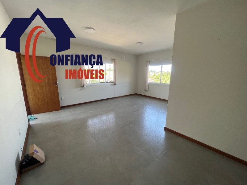Casa à venda e aluguel com 3 quartos, 200m² - Foto 2