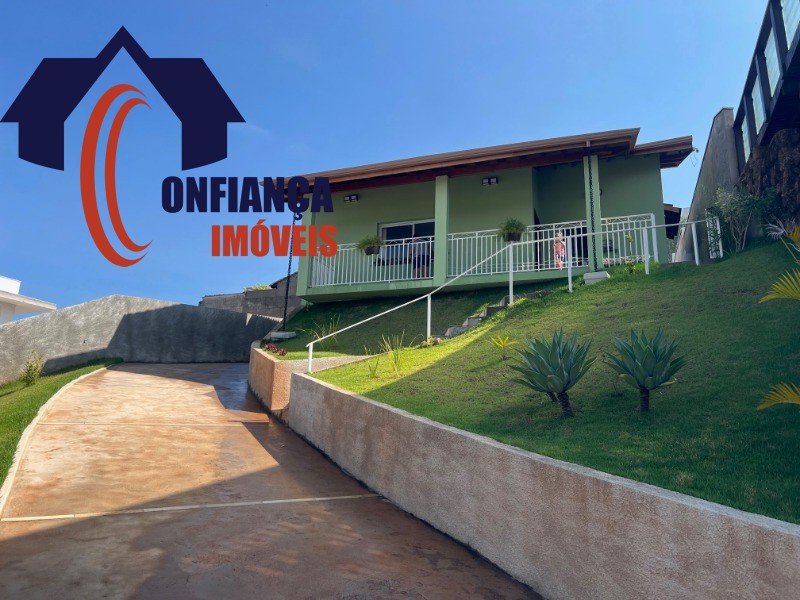 Casa à venda e aluguel com 3 quartos, 200m² - Foto 1