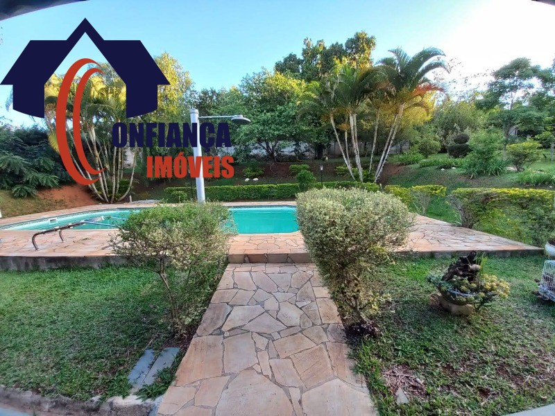 Chácara à venda com 3 quartos, 200m² - Foto 2