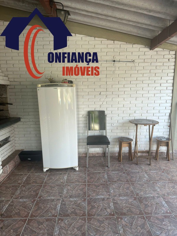 Casa à venda com 2 quartos, 217m² - Foto 2
