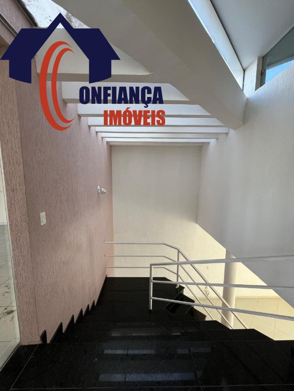 Casa à venda com 3 quartos, 300m² - Foto 2