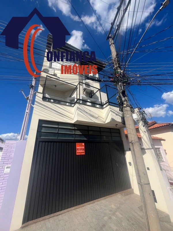 Casa para alugar com 3 quartos, 220m² - Foto 1