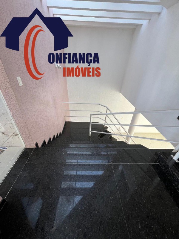 Casa à venda com 3 quartos, 300m² - Foto 3