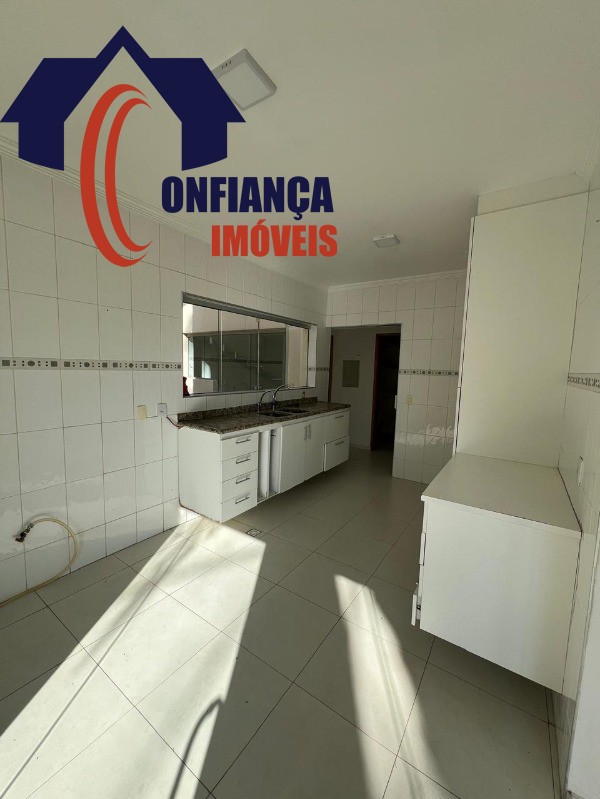 Casa à venda com 3 quartos, 300m² - Foto 30