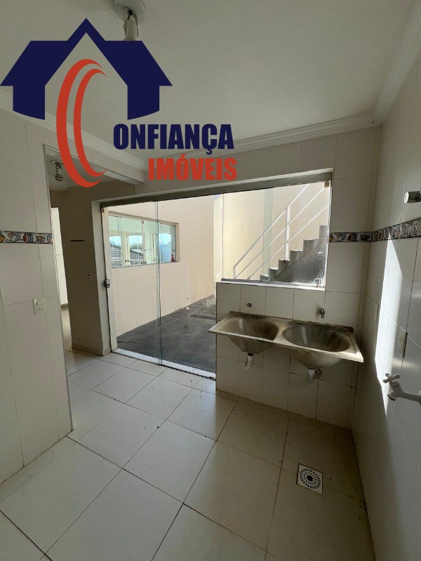 Casa à venda com 3 quartos, 300m² - Foto 27