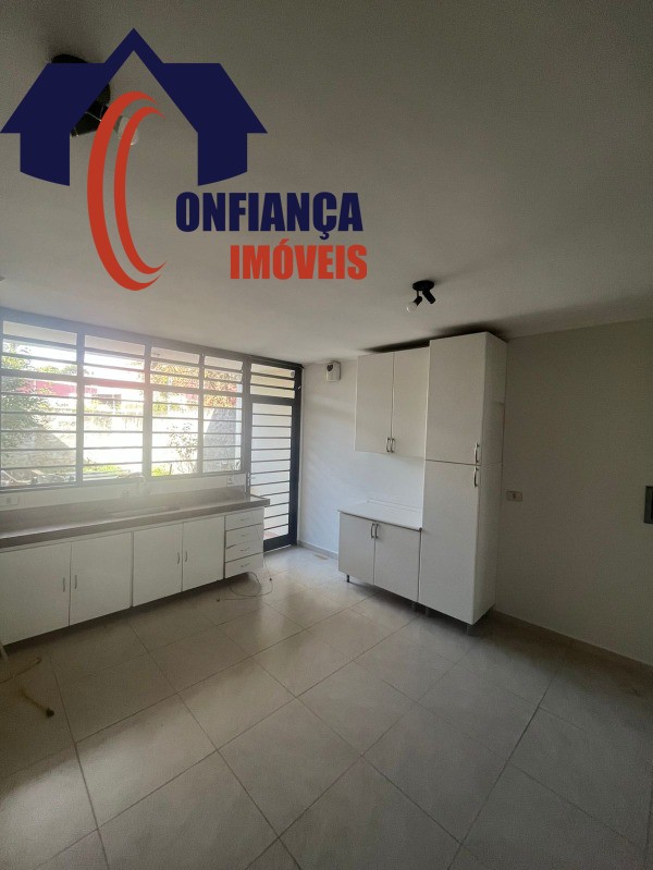Casa para alugar com 3 quartos, 220m² - Foto 36