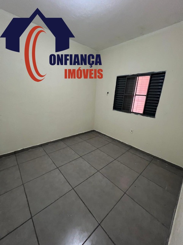 Casa para alugar com 2 quartos, 60m² - Foto 5