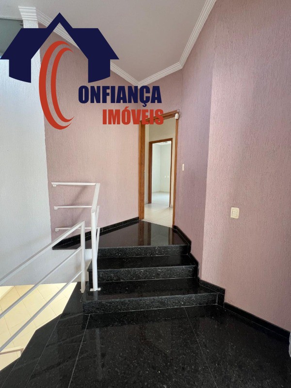 Casa à venda com 3 quartos, 300m² - Foto 4