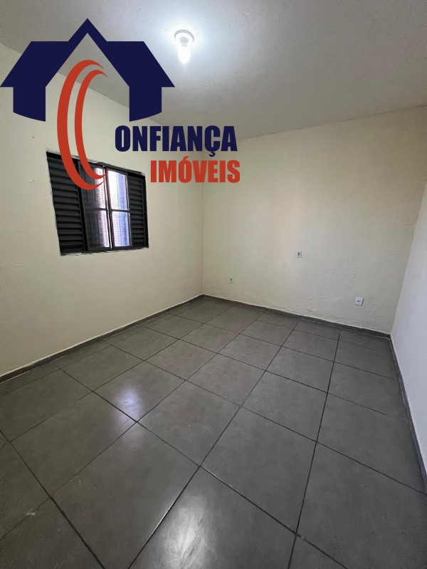 Casa para alugar com 2 quartos, 60m² - Foto 4