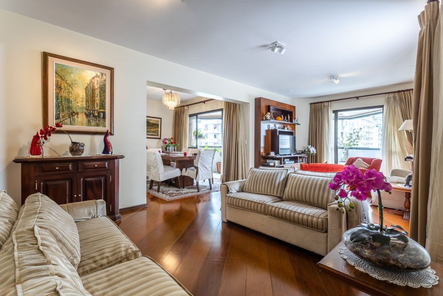 Apartamento em Perdizes: 4 quartos, sendo 3 suítes e 3 vagas, 190m² - São Paulo-SP.