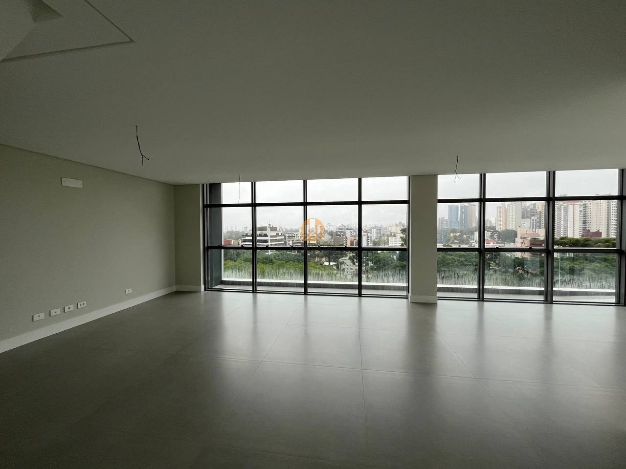 Apartamento à venda com 3 quartos, 202m² - Foto 2