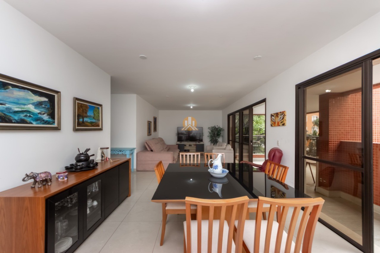 Oportunidade de investimento em São Paulo-SP: Apartamento  com  4 suítes, 4 vagas e 208m² na Vila Mariana!