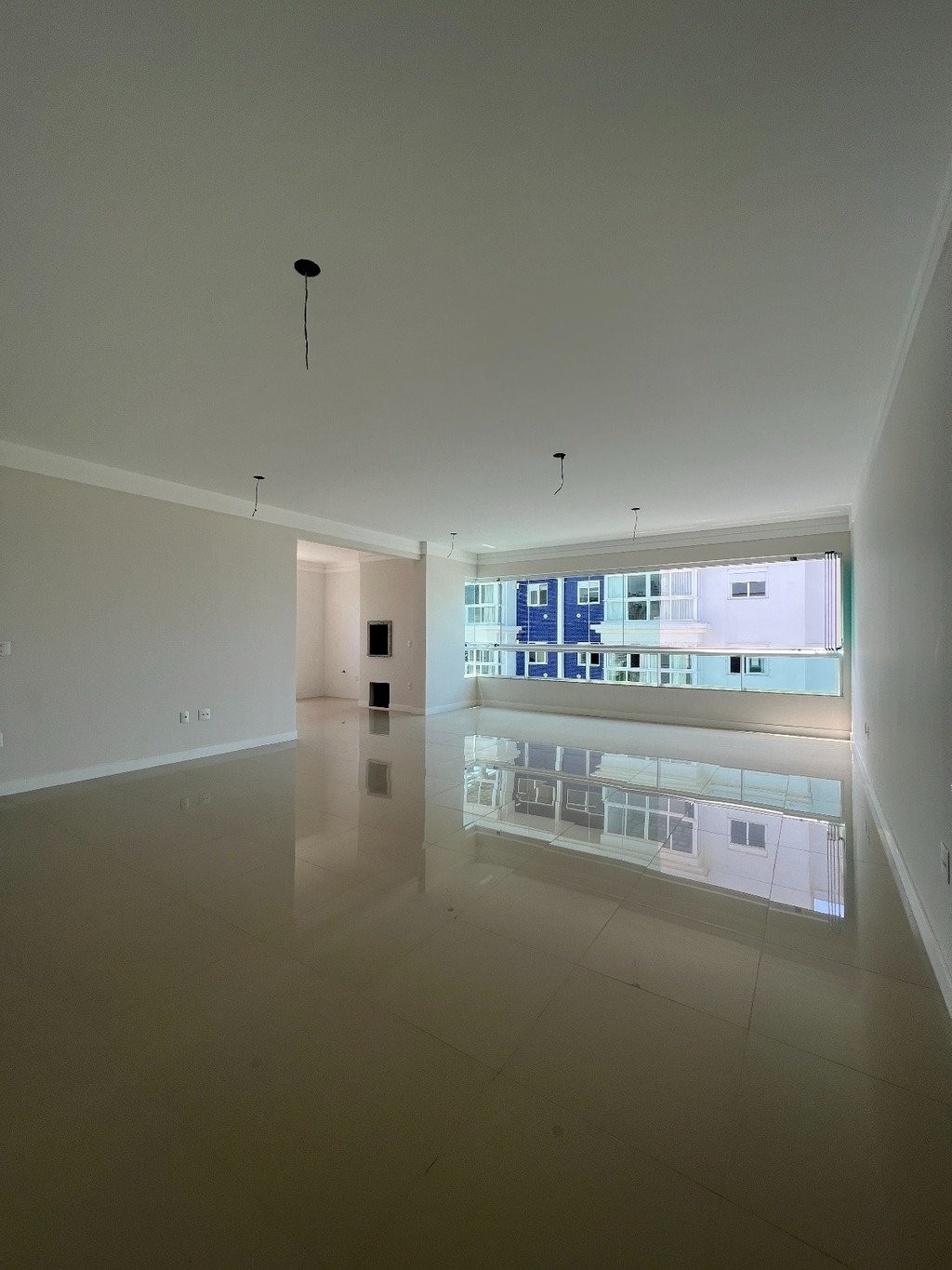Venda de Apartamento de Alto Padrão no Centro de Balneário Camboriú-SC: 3 Suítes e 2 Vagas, 133,56m².