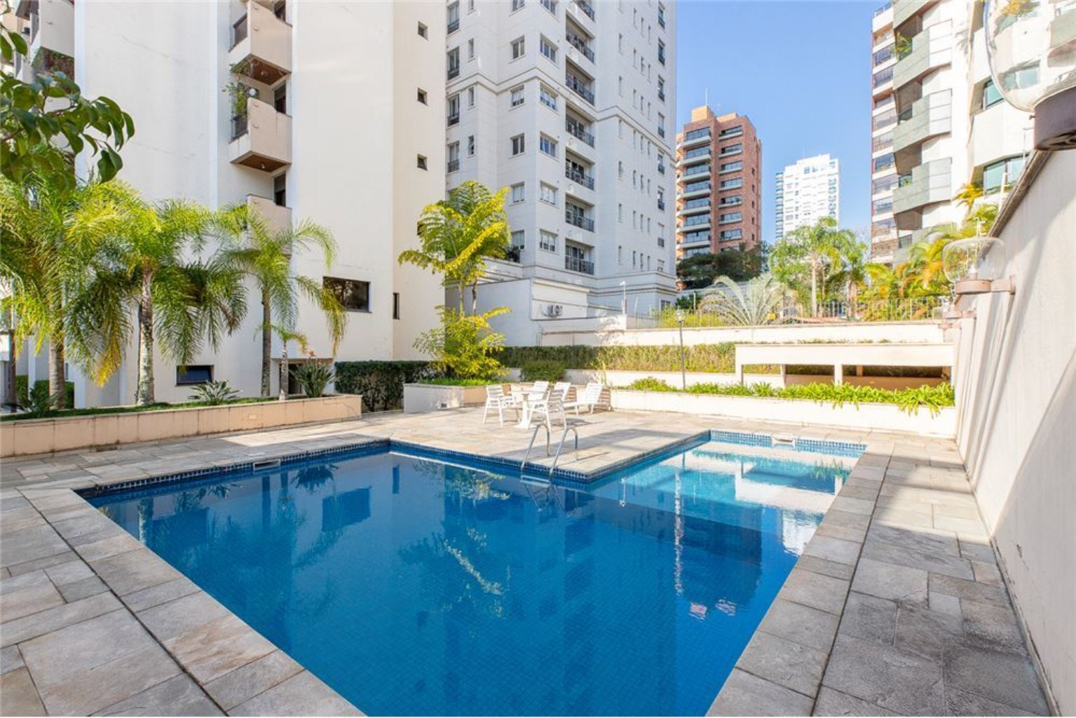 Apartamento à venda com 3 quartos, 200m² - Foto 32