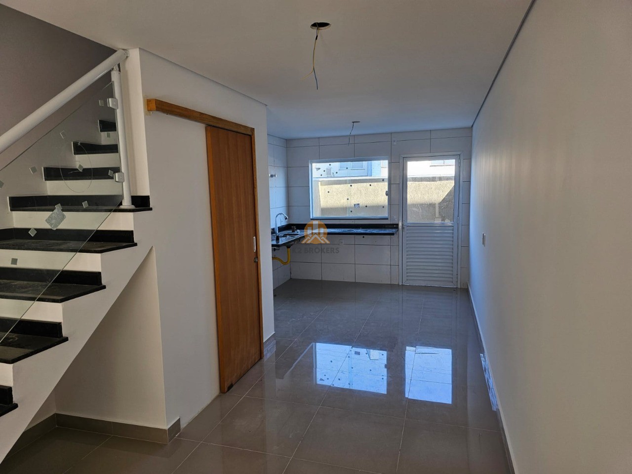 Casa à venda com 2 quartos, 77m² - Foto 1