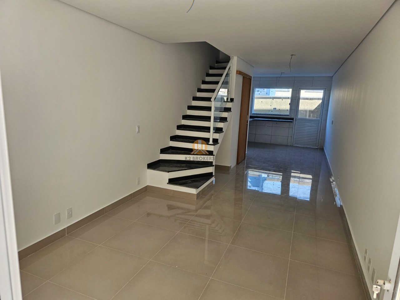 Casa à venda com 2 quartos, 77m² - Foto 4