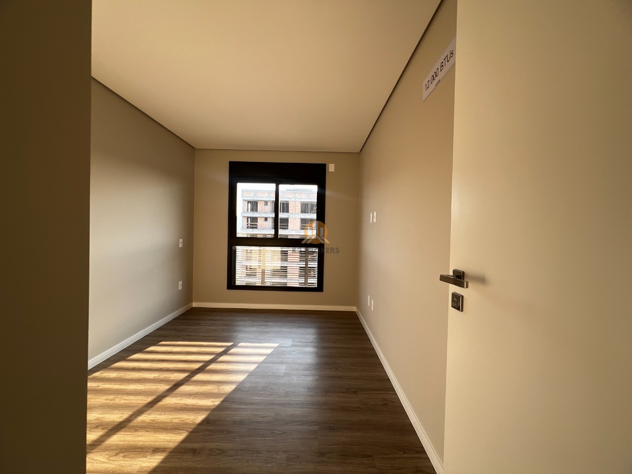 Apartamento à venda com 3 quartos, 93m² - Foto 23