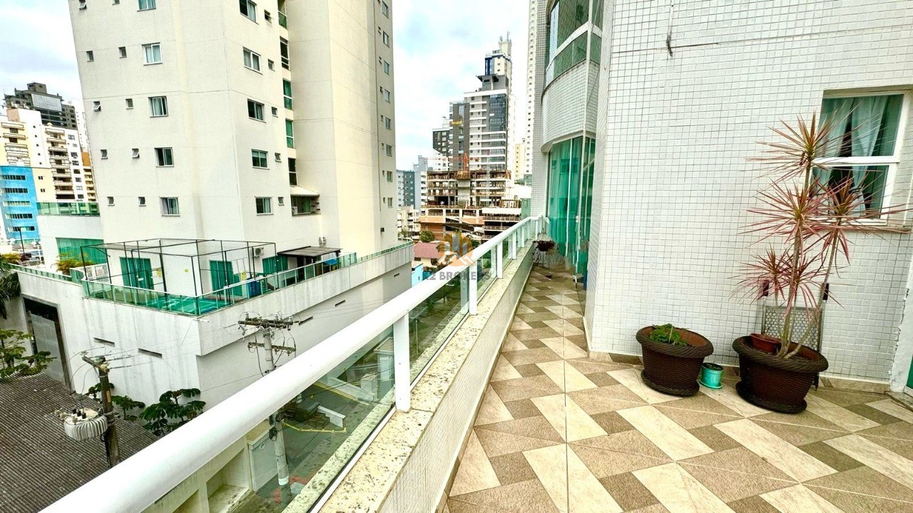 Apartamento à venda com 3 quartos, 213m² - Foto 15