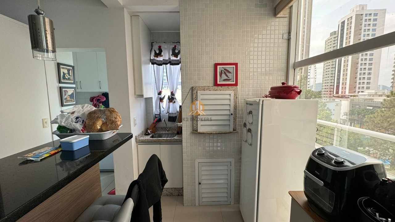 Apartamento à venda com 3 quartos, 213m² - Foto 4