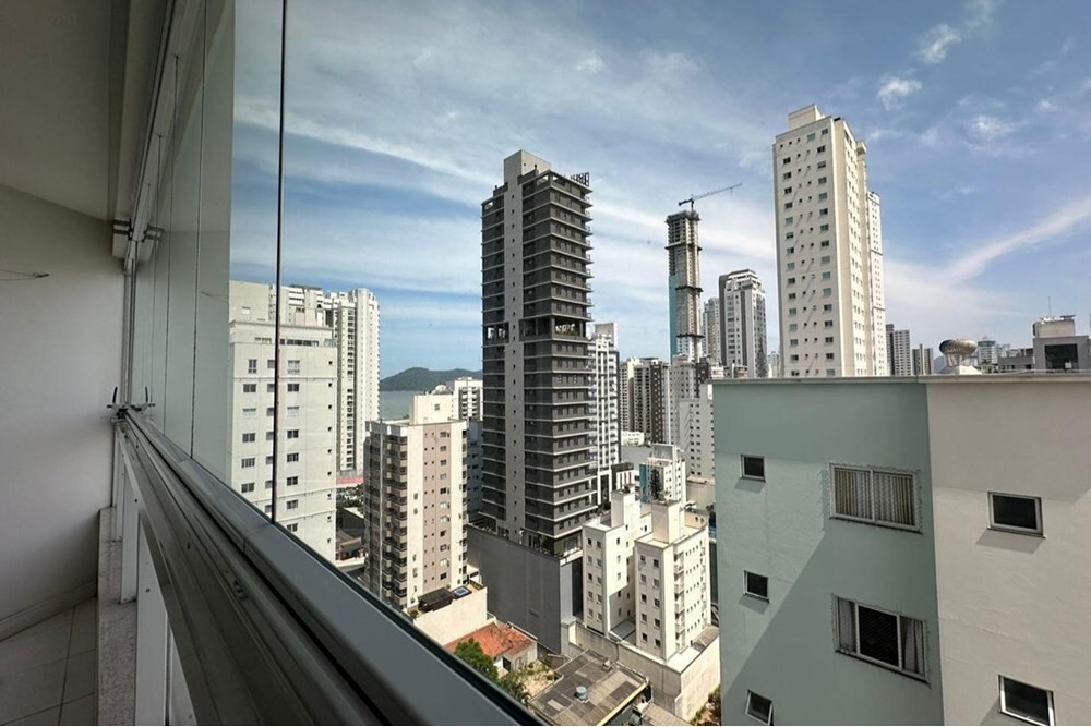 Apartamento à venda com 3 quartos, 135m² - Foto 2