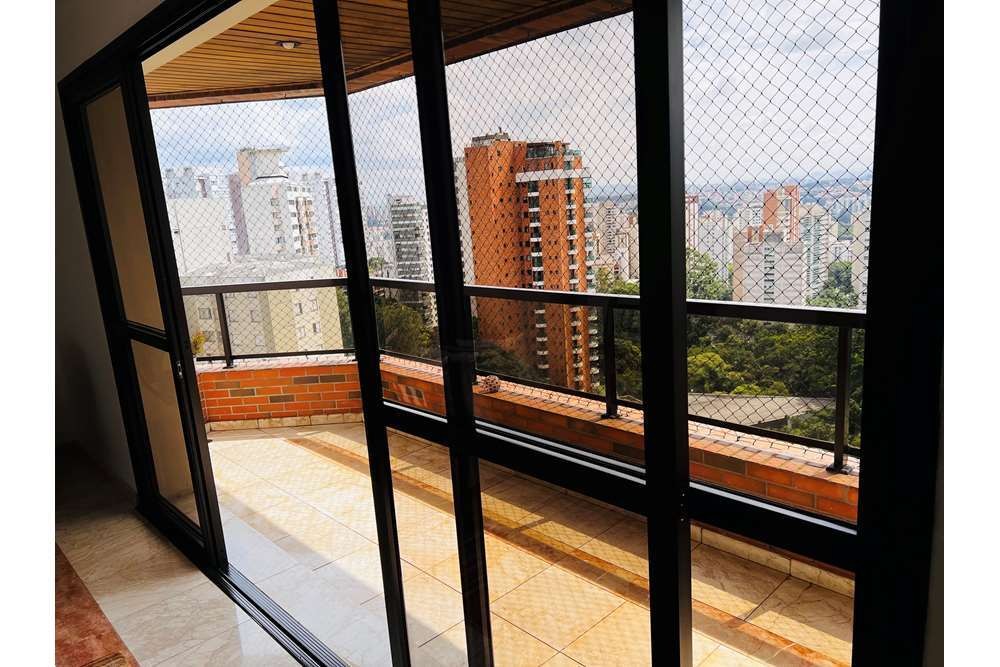 Apartamento à venda com 3 quartos, 176m² - Foto 2