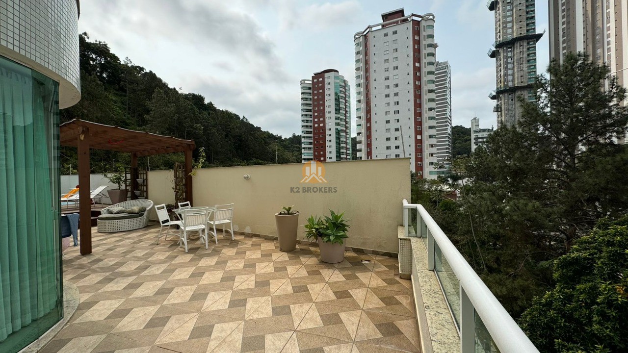 Apartamento à venda com 3 quartos, 213m² - Foto 3