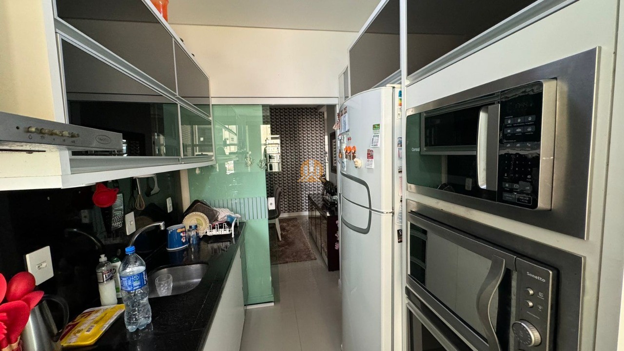 Apartamento à venda com 3 quartos, 213m² - Foto 5