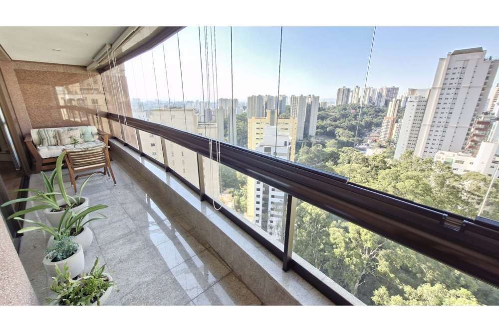 Apartamento à venda com 4 quartos, 226m² - Foto 2