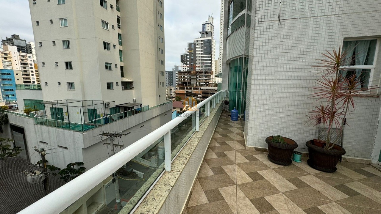 Apartamento à venda com 3 quartos, 213m² - Foto 23