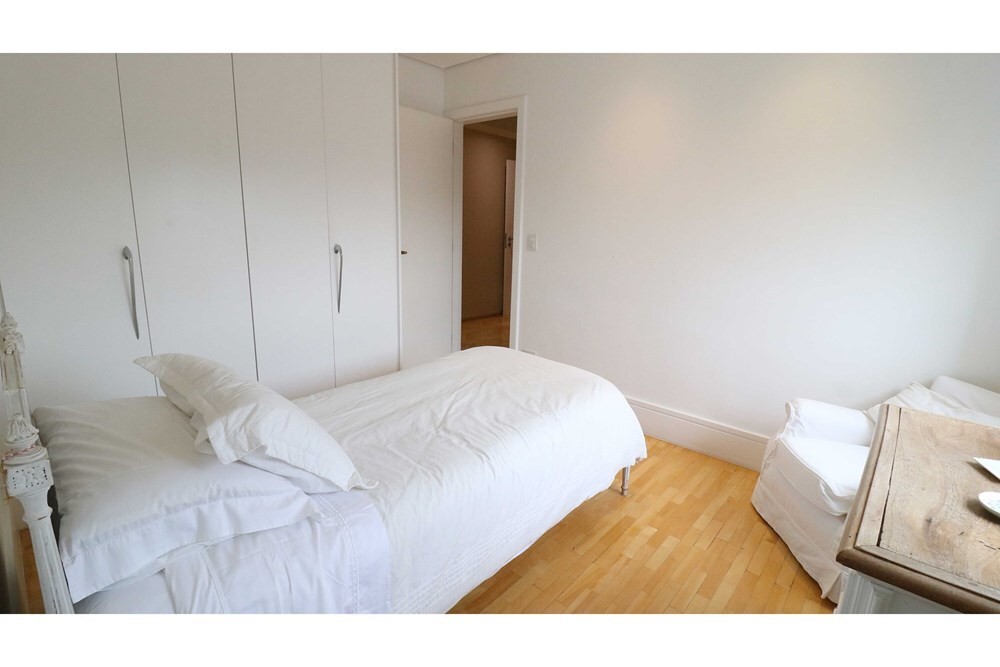 Apartamento à venda com 4 quartos, 234m² - Foto 2